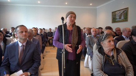 İcra başçısı sakinlərin müraciətlərini yerində dinlədi