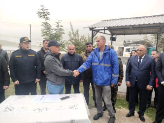 Ləzə kəndində baş vermiş fəsadların aradan qaldırılmasında əməyinə görə operator Rahmanov Namət Akif oğluna təşəkkür