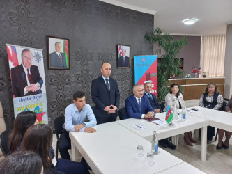 Qusarda "Heydər Əliyev siyasi məktəbini öyrənirik"dərslərinin növbəti məşğələsi keçirilib