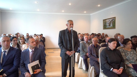 İcra başçısı sakinlərin müraciətlərini yerində dinlədi