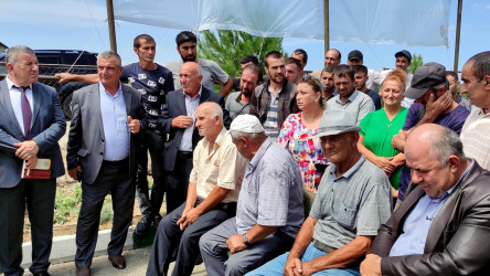 Qusar Rayon İcra Hakimiyyətinin başçısı rayonun Qullar kəndində vətəndaşların səyyar qəbulunu keçirib