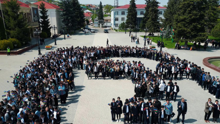 Ulu Öndər Heydər Əliyevin anadan olmasının 102-ci illiyinə həsr olunmuş möhtəşəm fləşmob keçirilib