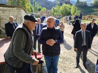 Laza kəndində baş vermiş güclü palçıq axınının yaratdığı fəsadların aradan qaldırılması üçün rayon İcra Hakimiyyəti tərəfindən zəruri tədbirlərin görülməsi davam etdirilir