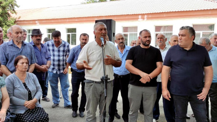 RİH başçısının Köhnə Xudat kəndində vətəndaşların səyyar qəbulu keçirilib