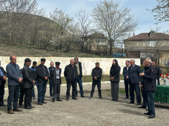 Yerlərdə sakinlərlə görüşlər mütəmadi xarakter daşıyır