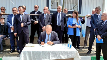 Qusar Rayon İcra Hakimiyyətinin başçısı rayonun Qullar kəndində vətəndaşların səyyar qəbulunu keçirib