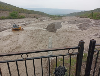 Güclü yağış və qarın fəsadlarının aradan qaldırılması istiqamətində işlər davam etdirilir