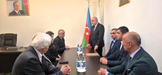 YAP Qusar Rayon Təşkilatının sədri yubileyi münasibətilə təbrik edildi