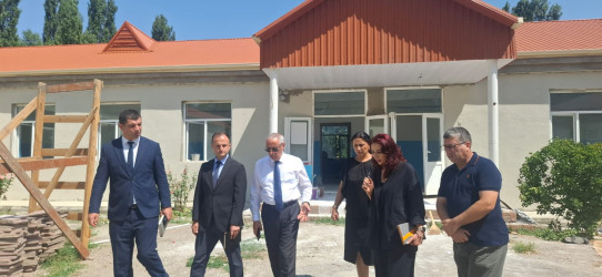 İcra başçısı rayonda yeni məktəbin tikintisi və mövcud məktəblərin təmiri ilə bağlı görülən işlərlə yerində tanış olub