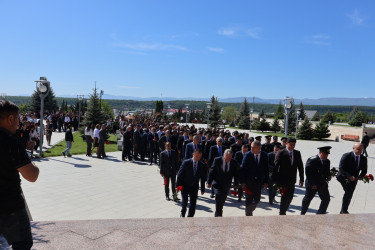Ümummilli lider Heydər Əliyevin anadan olmasının 102-ci ildönümünə həsr olunmuş dəyirmi masa keçirilib