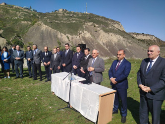 Qusar rayonunun Əvəcük kəndinin elektrik enerjisi infrastrukturu tamamilə, Yuxarı Tahircal kəndini elektrik enerjisi ilə təmin edən 10 KV-luq hava elektrik verilişi xətti yenidən qurulub