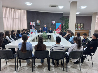 Qusarda "Heydər Əliyev siyasi məktəbini öyrənirik"dərslərinin növbəti məşğələsi keçirilib