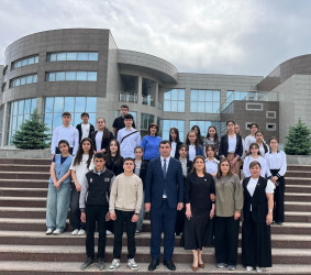 Qusarda “Heydər Əliyev siyasi məktəbini öyrənirik” dərslərinin növbəti məşğələsi keçirilib-23.05.2025