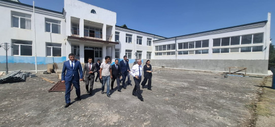 İcra başçısı rayonda yeni məktəbin tikintisi və mövcud məktəblərin təmiri ilə bağlı görülən işlərlə yerində tanış olub