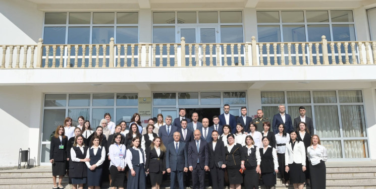 Elm və təhsil naziri Emin Əmrullayev Qusarda vətəndaşları qəbul edib