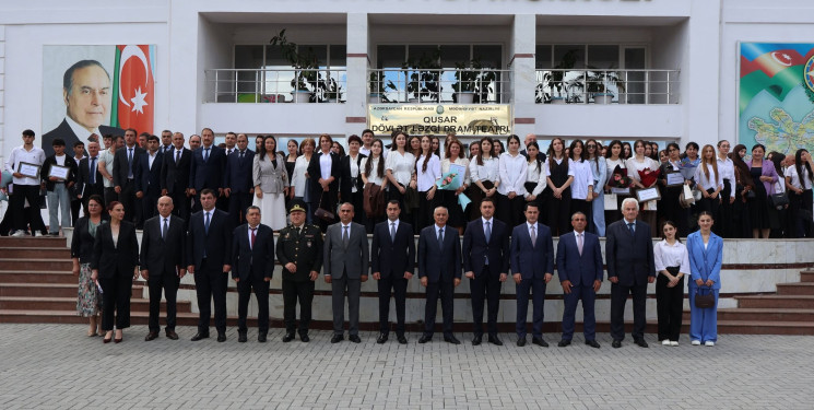 Yüksək balla ali təhsil müəssisələrinə qəbul olunmuş məzunlarla görüş keçirilib