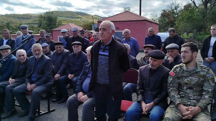 Qusar Rayon İcra Hakimiyyətinin başçısı Ukur kəndində sakinlərlə görüşüb