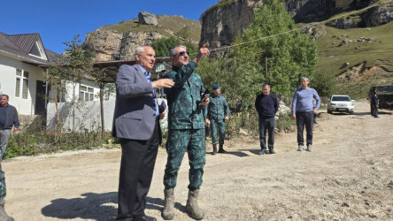 Laza kəndində baş vermiş güclü palçıq axınının yaratdığı fəsadların aradan qaldırılması üçün rayon İcra Hakimiyyəti tərəfindən zəruri tədbirlərin görülməsi davam etdirilir