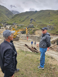 İcra başçısı Laza kəndində körpünün tikintisi işlərinə baxış keçirib