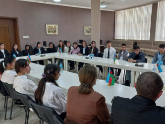 Qusarda "Heydər Əliyev siyasi məktəbini öyrənirik" dərslərinin növbəti məşğələsi keçirilib(01.05.2025)